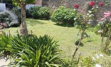 Casa en venta en el pueblo - Dos dormitorios un baño - Excelente ubicación
