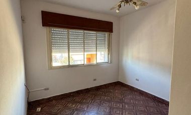 OPORTUIDAD DE IVERSION , DPTO 3 DORMITORIOS CON COCHERA ZONA CENTRO