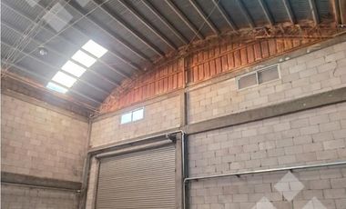 En Alquiler | Galpon de 288 m2 | Calle Pellegrini | Plottier