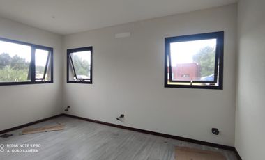 Casa a estrenar con pileta en  venta en Costa Esmeralda