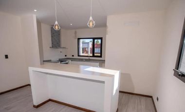 Casa a estrenar con pileta en  venta en Costa Esmeralda