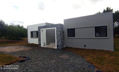Casa a estrenar con pileta en  venta en Costa Esmeralda