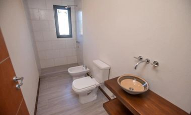 Casa a estrenar con pileta en  venta en Costa Esmeralda