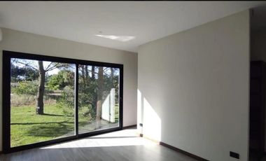 Casa a estrenar con pileta en  venta en Costa Esmeralda
