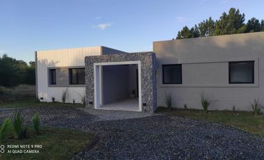 Casa a estrenar con pileta en  venta en Costa Esmeralda