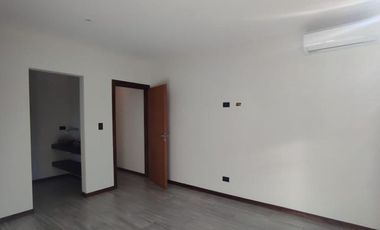 Casa a estrenar con pileta en  venta en Costa Esmeralda