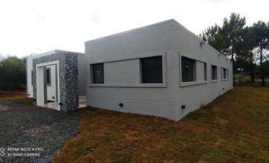 Casa a estrenar con pileta en  venta en Costa Esmeralda