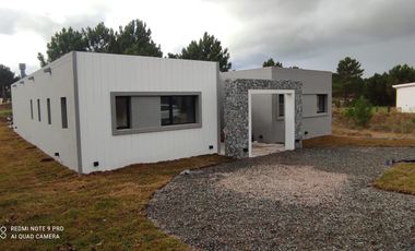 Casa a estrenar con pileta en  venta en Costa Esmeralda