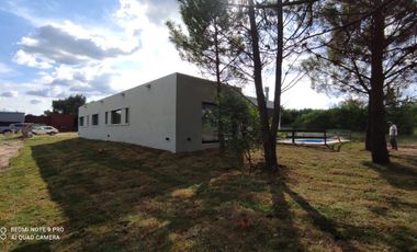 Casa a estrenar con pileta en  venta en Costa Esmeralda