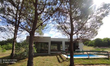 Casa a estrenar con pileta en  venta en Costa Esmeralda