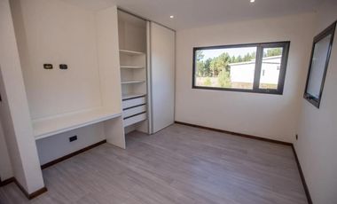 Casa a estrenar con pileta en  venta en Costa Esmeralda