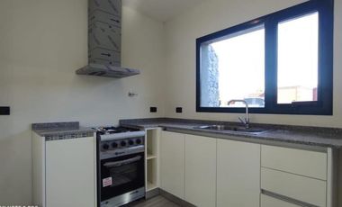 Casa a estrenar con pileta en  venta en Costa Esmeralda
