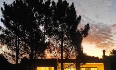 Casa a estrenar con pileta en  venta en Costa Esmeralda