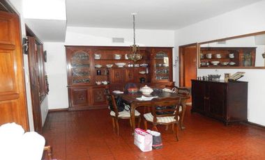 Casa en venta, 5 ambientes, quilmes centro, garage, amplio patio, quincho, pileta