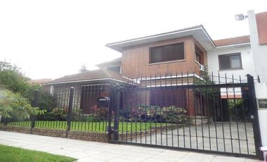 Casa en venta, 5 ambientes, quilmes centro, garage, amplio patio, quincho, pileta