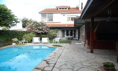 Casa en venta, 5 ambientes, quilmes centro, garage, amplio patio, quincho, pileta
