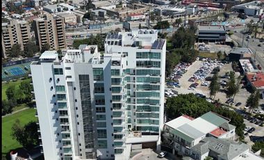Exclusivo Departamento en Renta en Zona Dorada con Vista al Campo de Golf