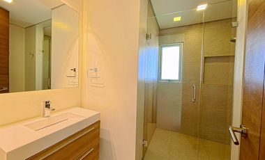 Exclusivo Departamento en Renta en Zona Dorada con Vista al Campo de Golf