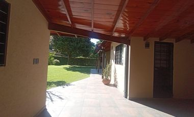 venta de Casa 4 amb, cochera, pileta, sobre lote 1500m2 en Del Viso