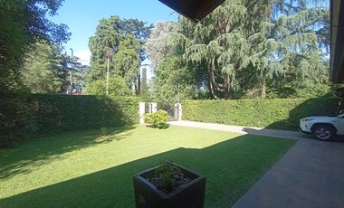 venta de Casa 4 amb, cochera, pileta, sobre lote 1500m2 en Del Viso