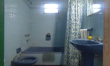 venta de Casa 4 amb, cochera, pileta, sobre lote 1500m2 en Del Viso