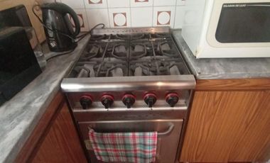 venta de Casa 4 amb, cochera, pileta, sobre lote 1500m2 en Del Viso