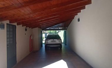 venta de Casa 4 amb, cochera, pileta, sobre lote 1500m2 en Del Viso