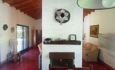 venta de Casa 4 amb, cochera, pileta, sobre lote 1500m2 en Del Viso