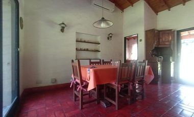 venta de Casa 4 amb, cochera, pileta, sobre lote 1500m2 en Del Viso
