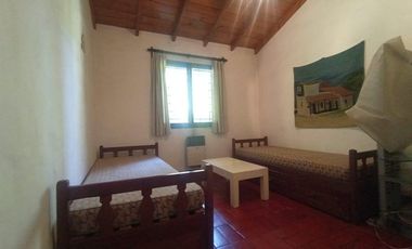 venta de Casa 4 amb, cochera, pileta, sobre lote 1500m2 en Del Viso