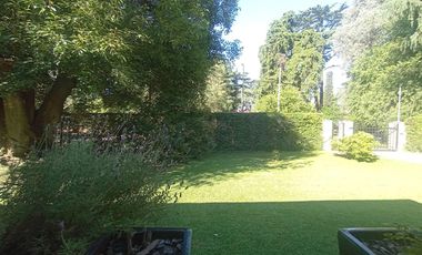 venta de Casa 4 amb, cochera, pileta, sobre lote 1500m2 en Del Viso