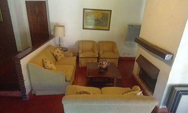 venta de Casa 4 amb, cochera, pileta, sobre lote 1500m2 en Del Viso