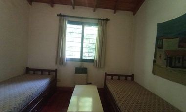 venta de Casa 4 amb, cochera, pileta, sobre lote 1500m2 en Del Viso