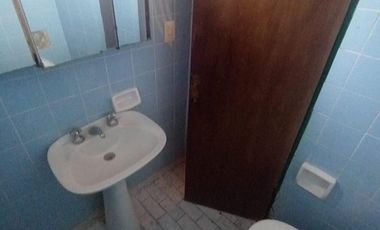 venta de Casa 4 amb, cochera, pileta, sobre lote 1500m2 en Del Viso