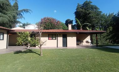 venta de Casa 4 amb, cochera, pileta, sobre lote 1500m2 en Del Viso