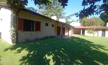 venta de Casa 4 amb, cochera, pileta, sobre lote 1500m2 en Del Viso