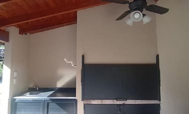 venta de Casa 4 amb, cochera, pileta, sobre lote 1500m2 en Del Viso