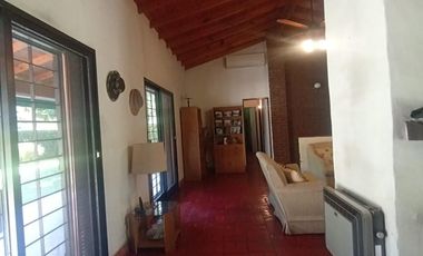 venta de Casa 4 amb, cochera, pileta, sobre lote 1500m2 en Del Viso