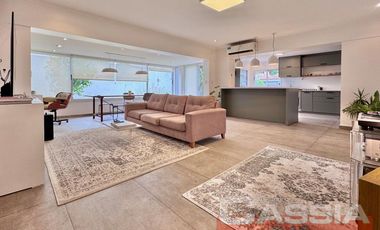 CHALET IMPECABLE ESTADO LOTE 788m2, 5 HABITACIONES, QUINCHO FONDO Y PISCINA