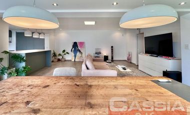 CHALET IMPECABLE ESTADO LOTE 788m2, 5 HABITACIONES, QUINCHO FONDO Y PISCINA