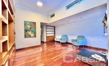 CHALET IMPECABLE ESTADO LOTE 788m2, 5 HABITACIONES, QUINCHO FONDO Y PISCINA
