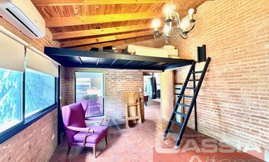 CHALET IMPECABLE ESTADO LOTE 788m2, 5 HABITACIONES, QUINCHO FONDO Y PISCINA