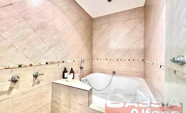 CHALET IMPECABLE ESTADO LOTE 788m2, 5 HABITACIONES, QUINCHO FONDO Y PISCINA