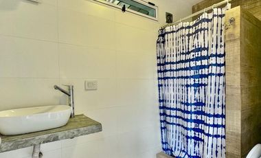 CHALET IMPECABLE ESTADO LOTE 788m2, 5 HABITACIONES, QUINCHO FONDO Y PISCINA