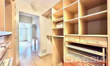 CHALET IMPECABLE ESTADO LOTE 788m2, 5 HABITACIONES, QUINCHO FONDO Y PISCINA