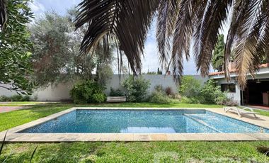 CHALET IMPECABLE ESTADO LOTE 788m2, 5 HABITACIONES, QUINCHO FONDO Y PISCINA