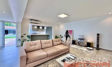CHALET IMPECABLE ESTADO LOTE 788m2, 5 HABITACIONES, QUINCHO FONDO Y PISCINA