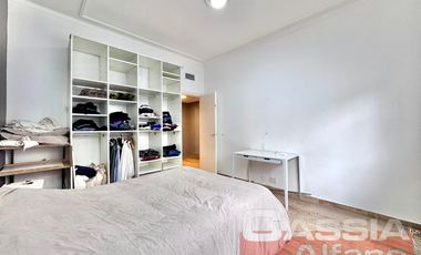 CHALET IMPECABLE ESTADO LOTE 788m2, 5 HABITACIONES, QUINCHO FONDO Y PISCINA