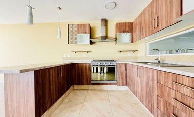 Casa amplia en renta Cañadas del Lago