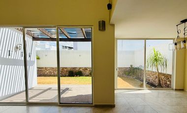 Casa amplia en renta Cañadas del Lago